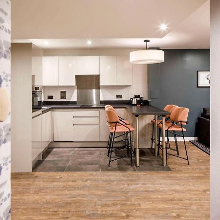 Aparthotel Adagio London Sutton Point Exteriör bild